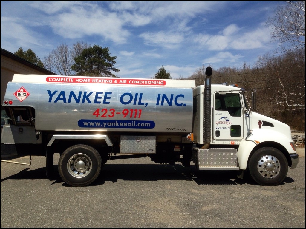 https://yankeeoil.com/wp-content/uploads/2022/11/Heating-Oil-Delivery-1.jpg